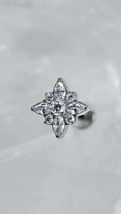Labret tytanowy 'crystal star'