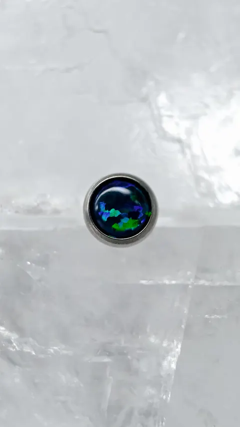 Labret tytanowy 'green opal'