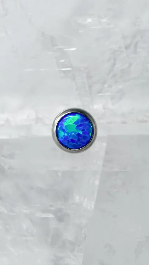 Labret tytanowy 'blue opal'