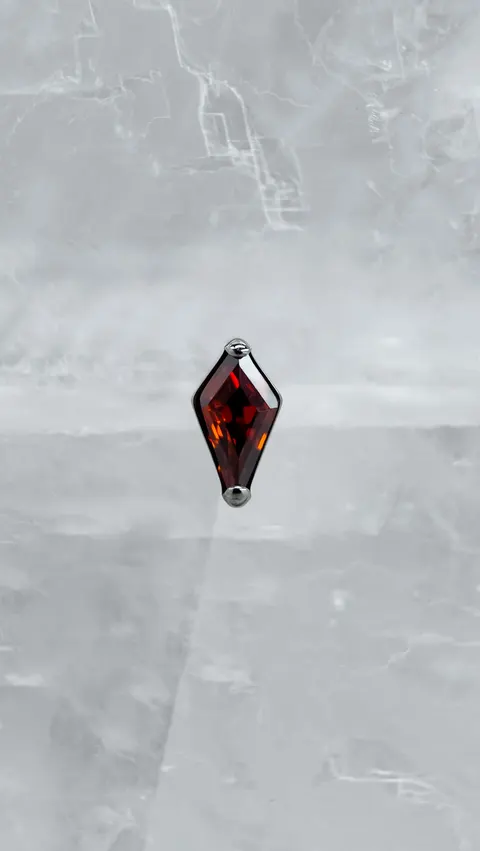 Labret tytanowy 'lozenge mini garnet'