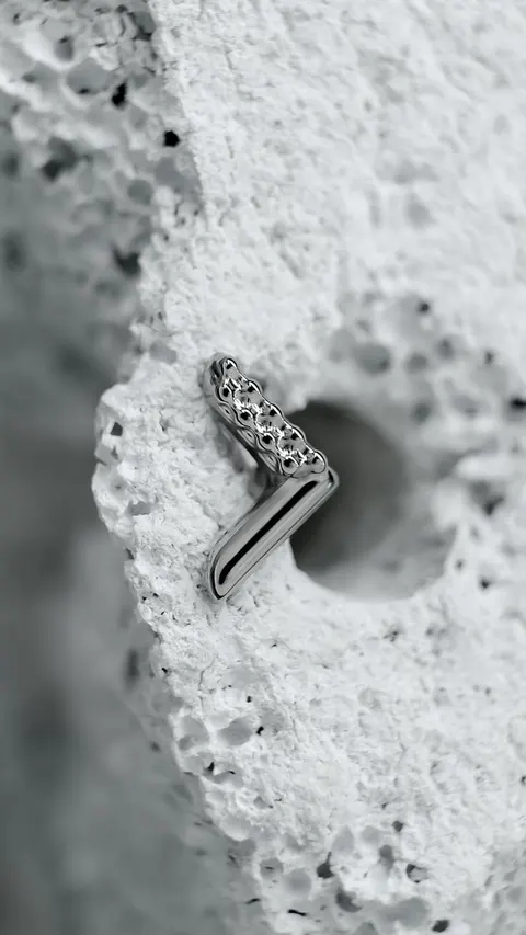 Labret tytanowy 'karma'