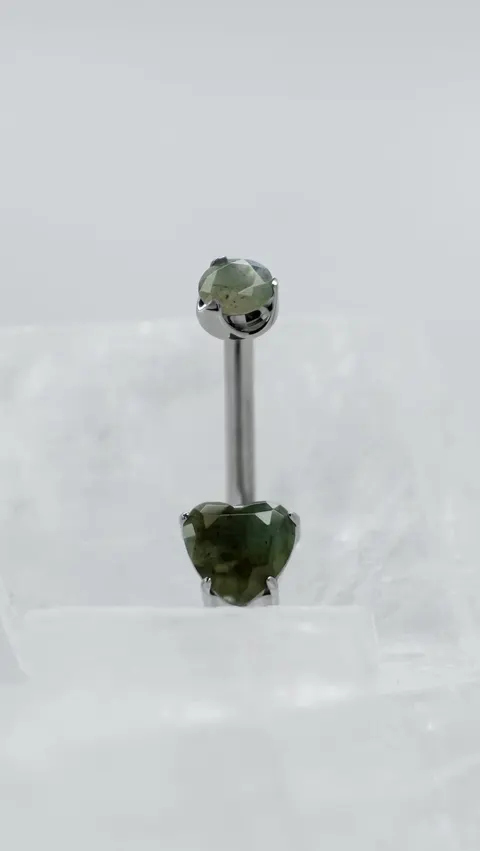 Tytanowy kolczyk do pępka 'heart moon stone'