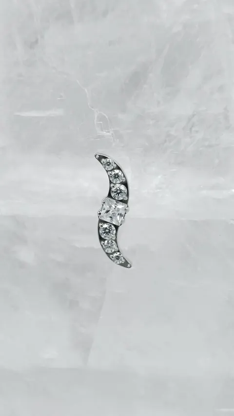 Labret tytanowy 'enigma'