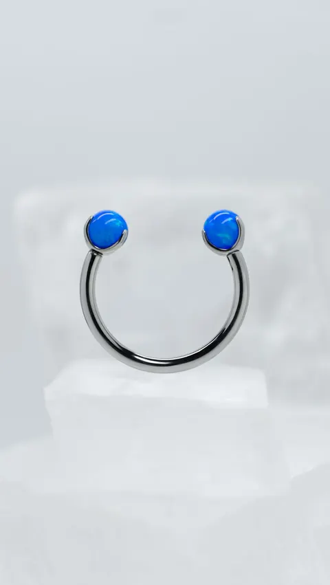 Podkówka tytanowa 'blue opal prong set'