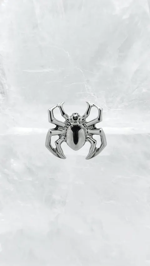 Labret tytanowy 'shadow spider'