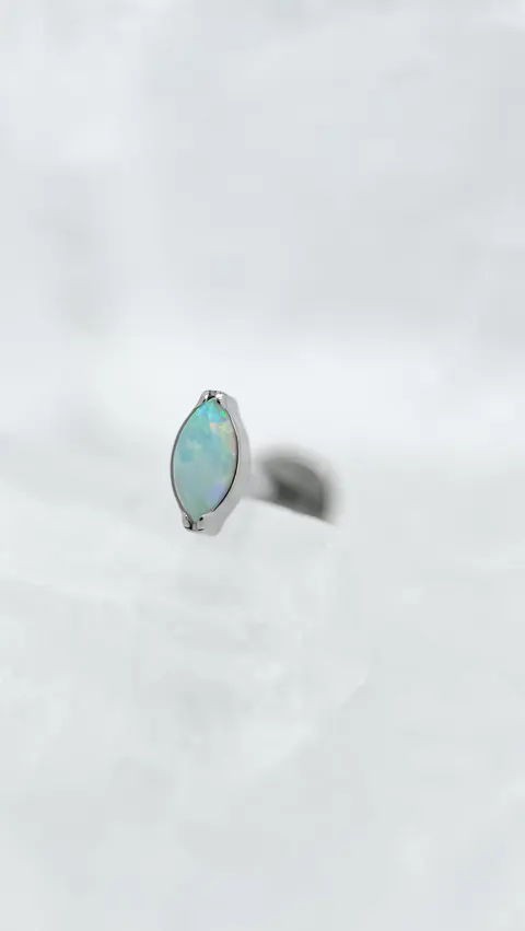 Labret tytanowy 'diamond white opal'