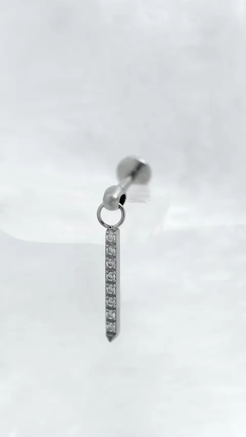 Labret tytanowy 'crystal trackline'