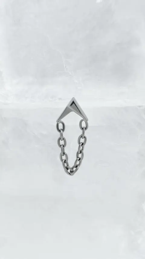Labret tytanowy 'arrow chain'
