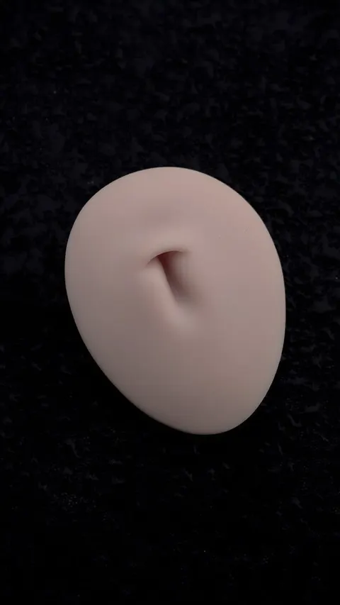 Silikonowy model pępka