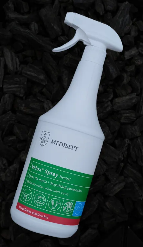 Spray do mycia i dezynfekcji powierzchni 1L