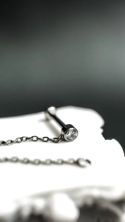 Labret tytanowy push in 'crystal clear chain'