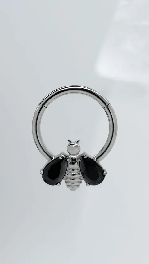 Tytanowe kółko 'crystal bee black'
