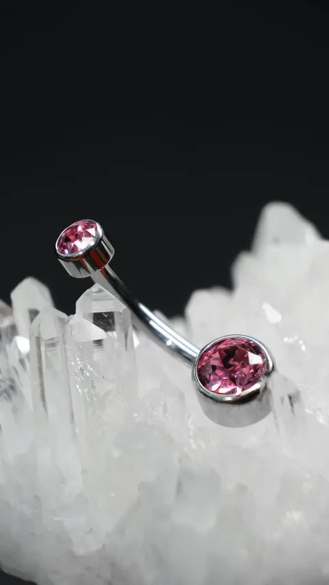 Tytanowy kolczyk do pępka 'navel micro pink mini'