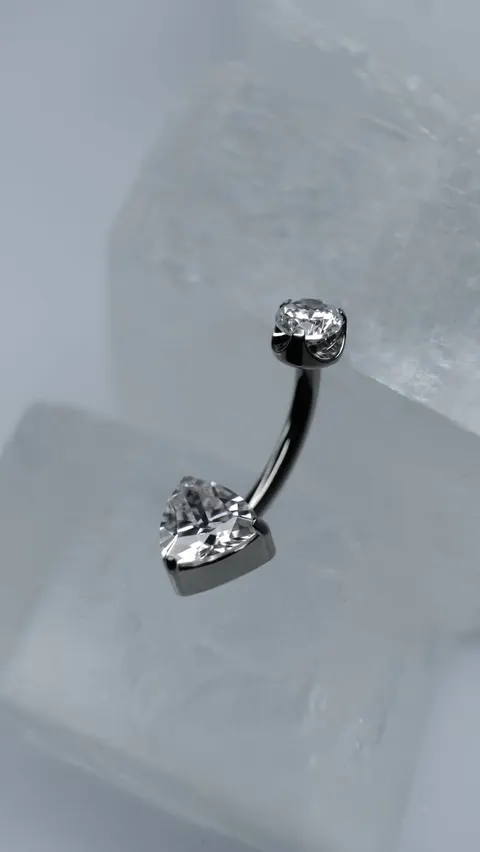 Tytanowy kolczyk do pępka 'navel crystal triangle'
