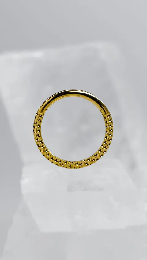 Kółko tytanowe 'crumpled ring gold'