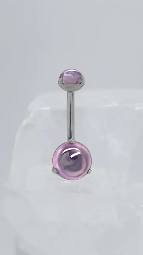 Tytanowy kolczyk do pępka 'rose quartz'