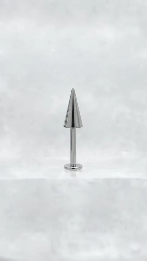 Labret tytanowy 'spike big'