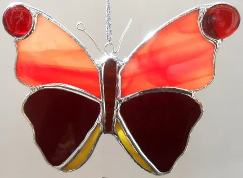Motyl kaboszony czerwone 2 - zawieszka witrażowa