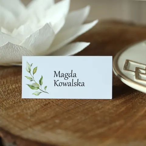 Winietki z delikatną liściastą grafiką