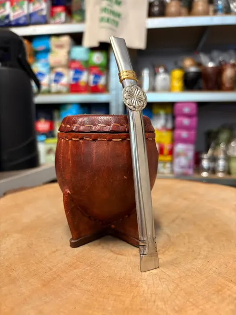 Bombilla nierdzewna "la Saltena" Chata con virola de bronce y aplique de alpaca 17 cm