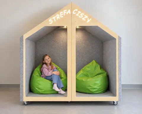 Domek akustyczny do strefy ciszy - otwarty + pufy gruszki