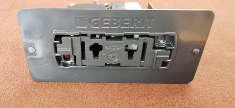 242.956.00.1 Geberit Zestaw mont. przycisku zdalnego TYP70