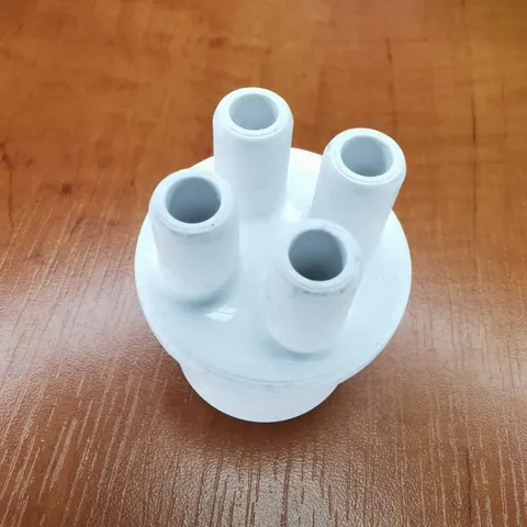 Zaślepka klejona 33 mm z czterema wyjściami