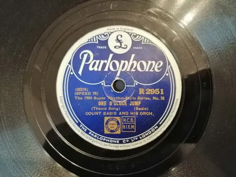 Count Basie & His Orch: One O'Clock Jump/Wiggle Woogie R2951 Parlophone