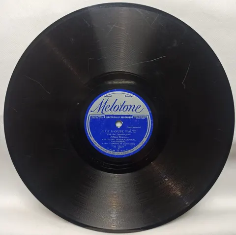 Melotone International Orchestra: Blue Danube Valtz / The Skaters Waltz M12324 Melotone