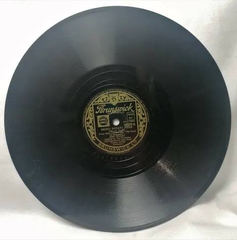 Bing Crosby Between 18th and 19th on Chestnut Street/Sweet Potato Piper 2974b