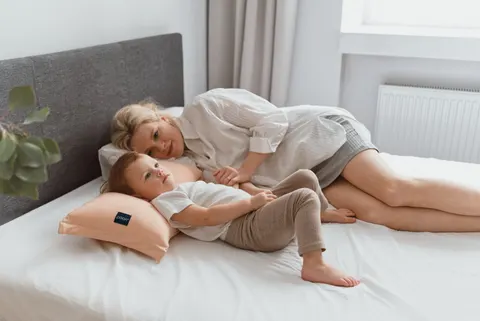 Poduszka do karmienia na rękę kolor: morela
