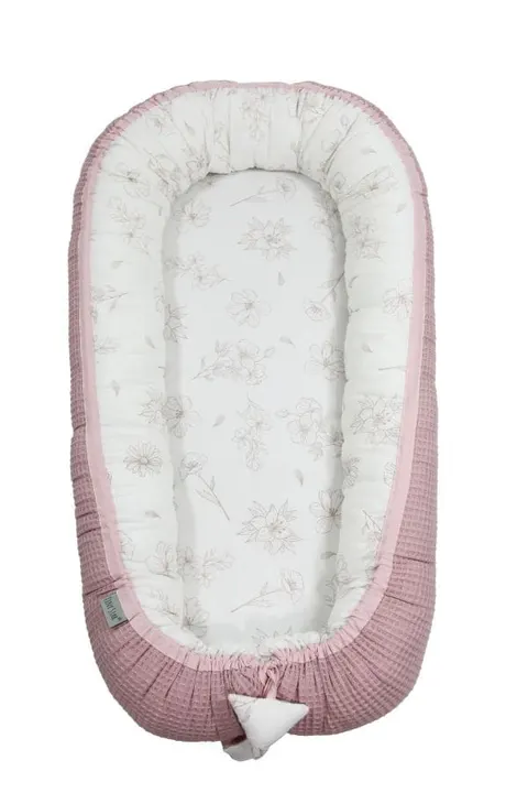 Kokon niemowlęcy dla dziewczynki Cottonwaffel Love & Rosy