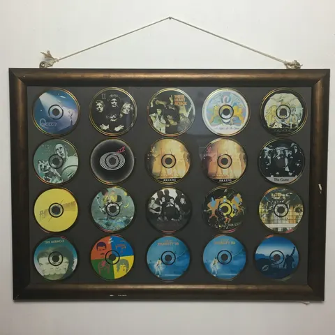 Ramka z płytami CD Queen, dyskografia