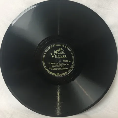 Lionel Hampton And Orchestra: I Surrender, Dear/Piano Stomp 25666 Victor