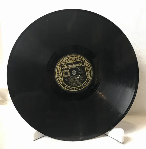 June Hawkins and Carmen Jones chorus: Beat out dat rhythm on a drum/Dat's love 5370 Brunswick