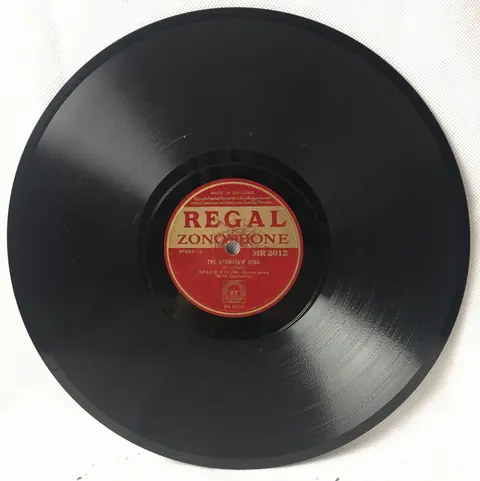 Gracie Fields: Dancing With tears In My Eyes/The Barmaid's song MR2012 Regal