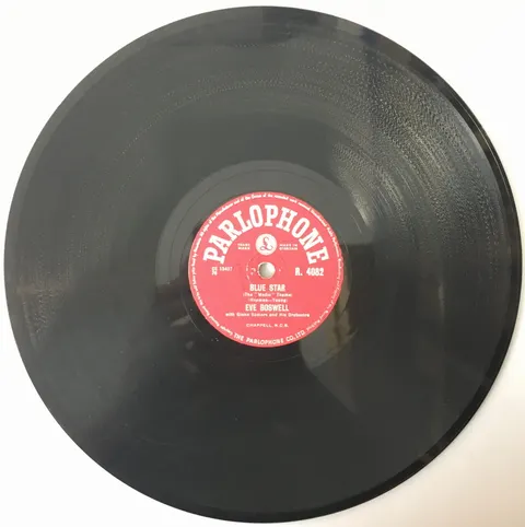 Eve Boswell Blue Star / Pickin' a - chicken R4082 Parlophone
