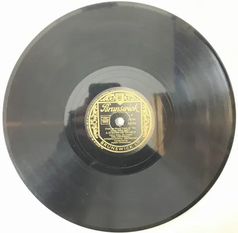 The Universal Orch. A String of Pearls / Little Brown Jug 5254 Brunswick