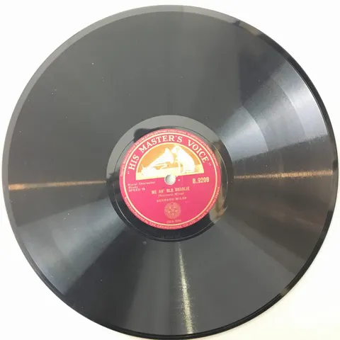 Bernard Miles Me An' Old Charlie / Over The Gate B9209 HMV