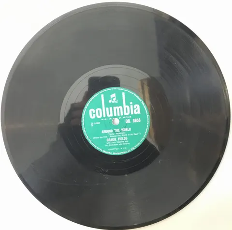 Gracie Fields Around The World / Far Away DB3953 Columbia