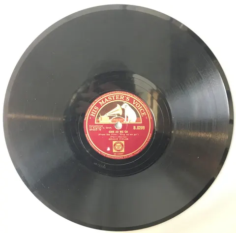 Gracie Fields In My Little Bottom Drawer / Sing As We Go B8209 HMV