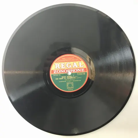 Viennese Light Lilac Domino / Merry Widow T6173 Regal Zonophone