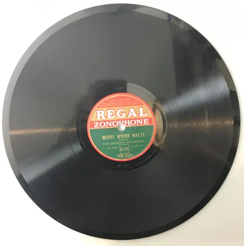 The Bohemia Orch. The Waltz Dream / Merry Widow Waltz MR225 Regal Zonophone