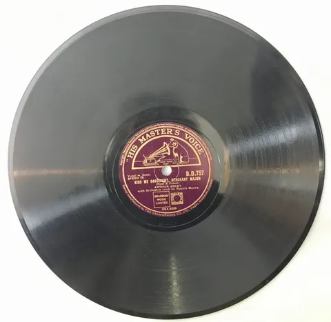 Arthur Askey How Ashamed I Was / Kiss Me Goodnight, Sergeant Major BD757 HMV