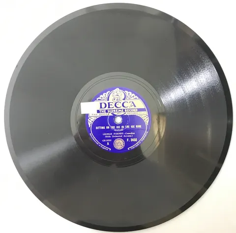 George Formby (comedian with his ukulele) Sitting on the ice in the ice rink (based on Jingle Bells) / Levi's Monkey Mike F3458 Decca