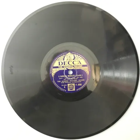 The Masked Mystery Singer A Roving Medley F5252 Decca