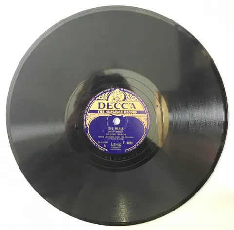 Gracie Fields An Old Violin / Ave Maria F8015 Decca
