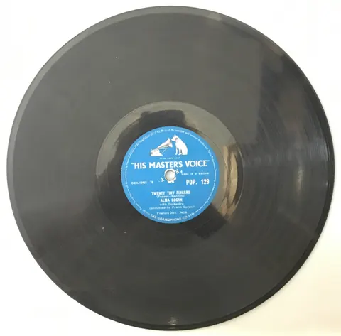 Alma Cogan Never do A Tango With an Eskimo / Twenty Tiny Fingers POP129 HMV