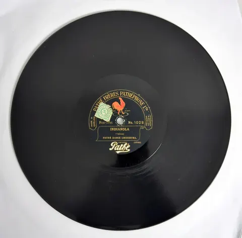 Pathe Dance Orchestra Indianola / Bungalow in Quoque No1028 Pathe