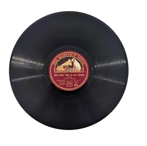 Gracie Fields: Waltzing Time In Old Vienna / A Fly's Day Out B4214 HMV